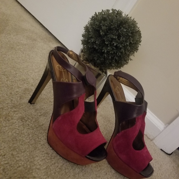 Shoes - Picture 2 of 8